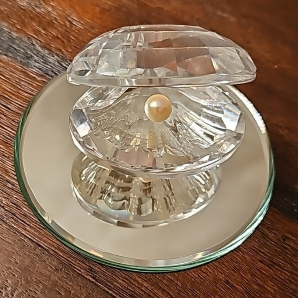 Swarovski Figurine Clam with Pearl 30% Full Lead Crystal